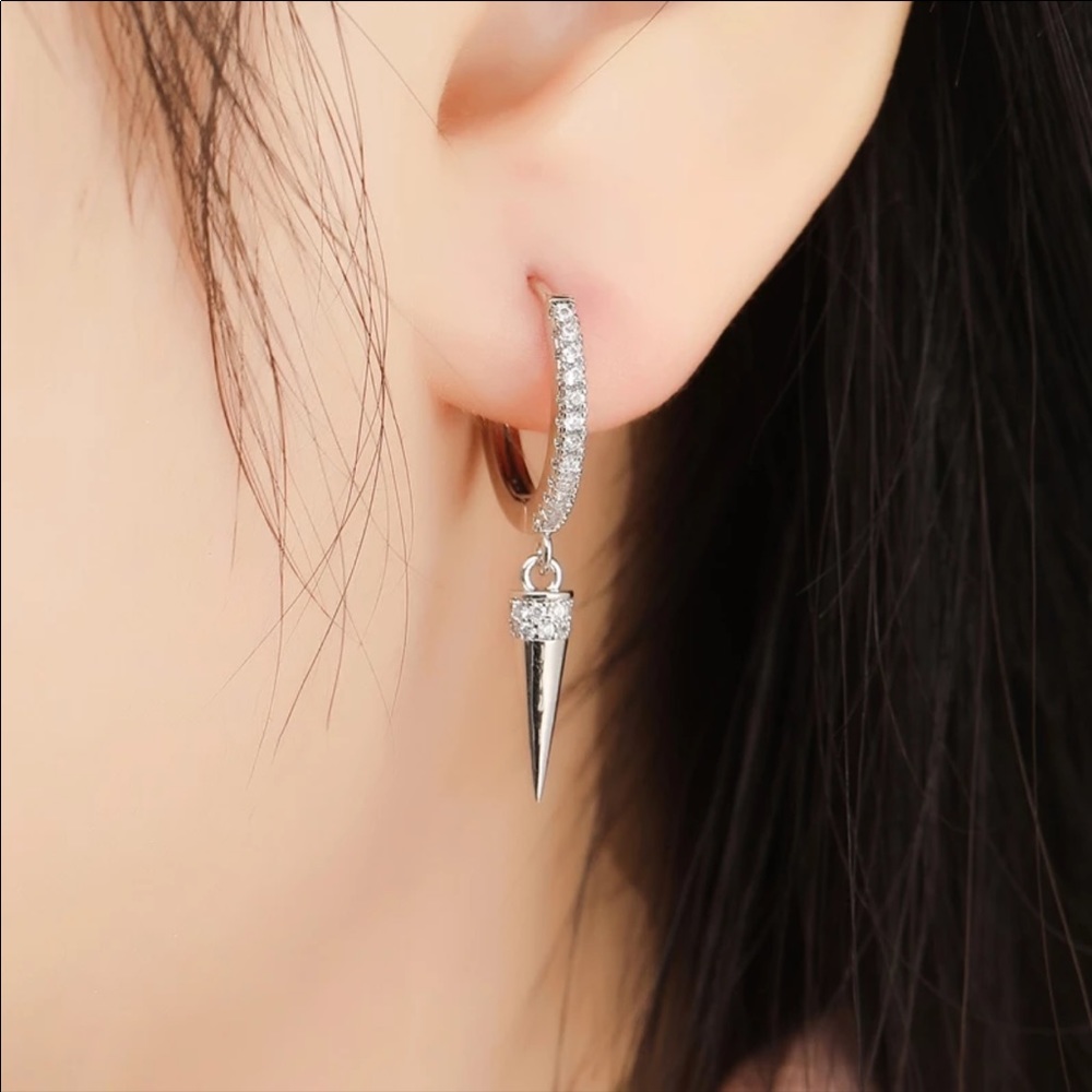 *NEW* 18k Spike Circle Hoop Earrings - Picture 4 of 5